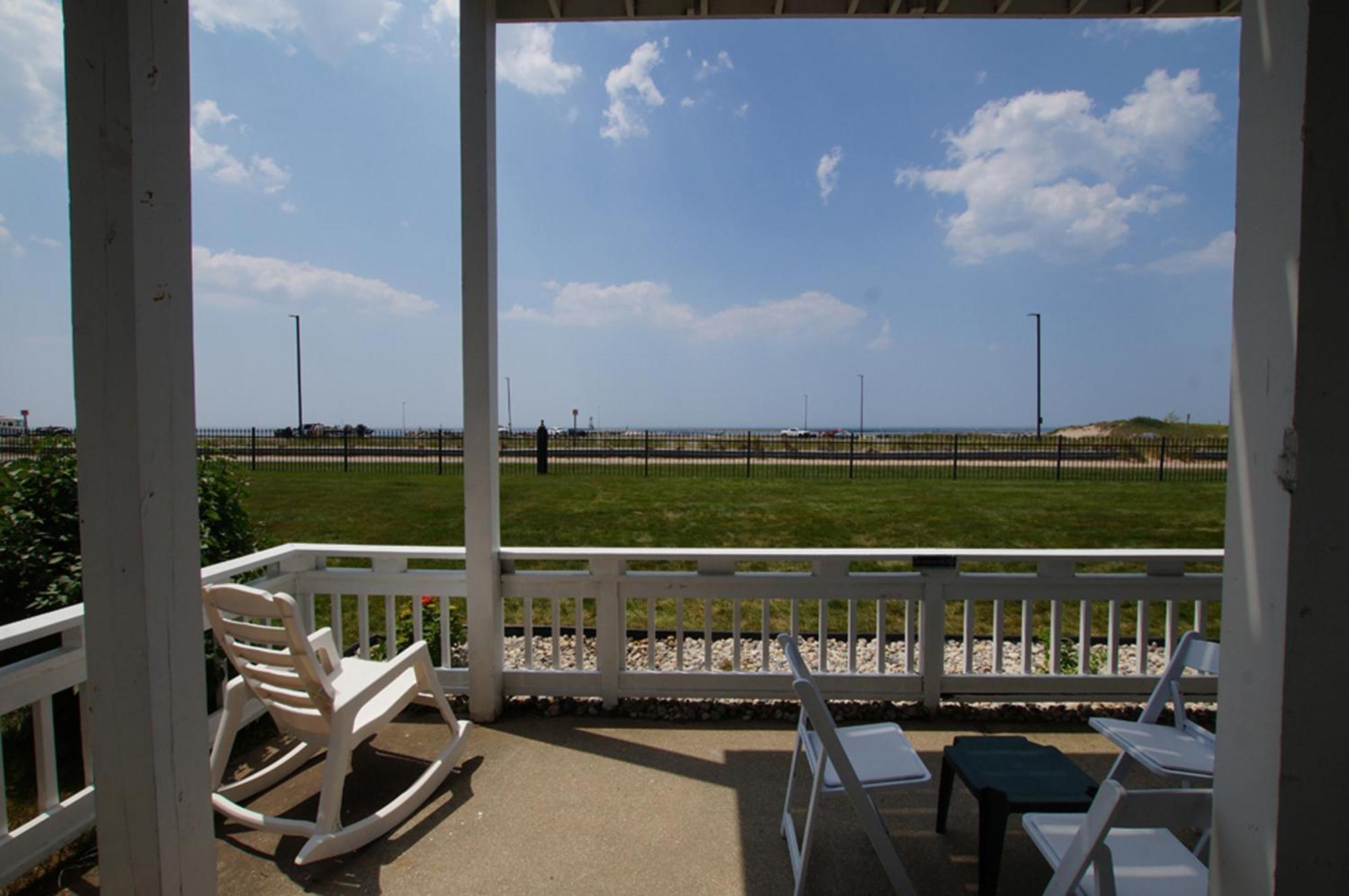 Snyders Shoreline Inn Ludington Dış mekan fotoğraf