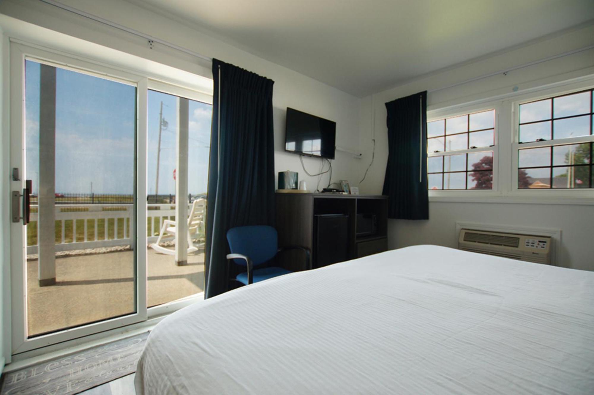 Snyders Shoreline Inn Ludington Dış mekan fotoğraf