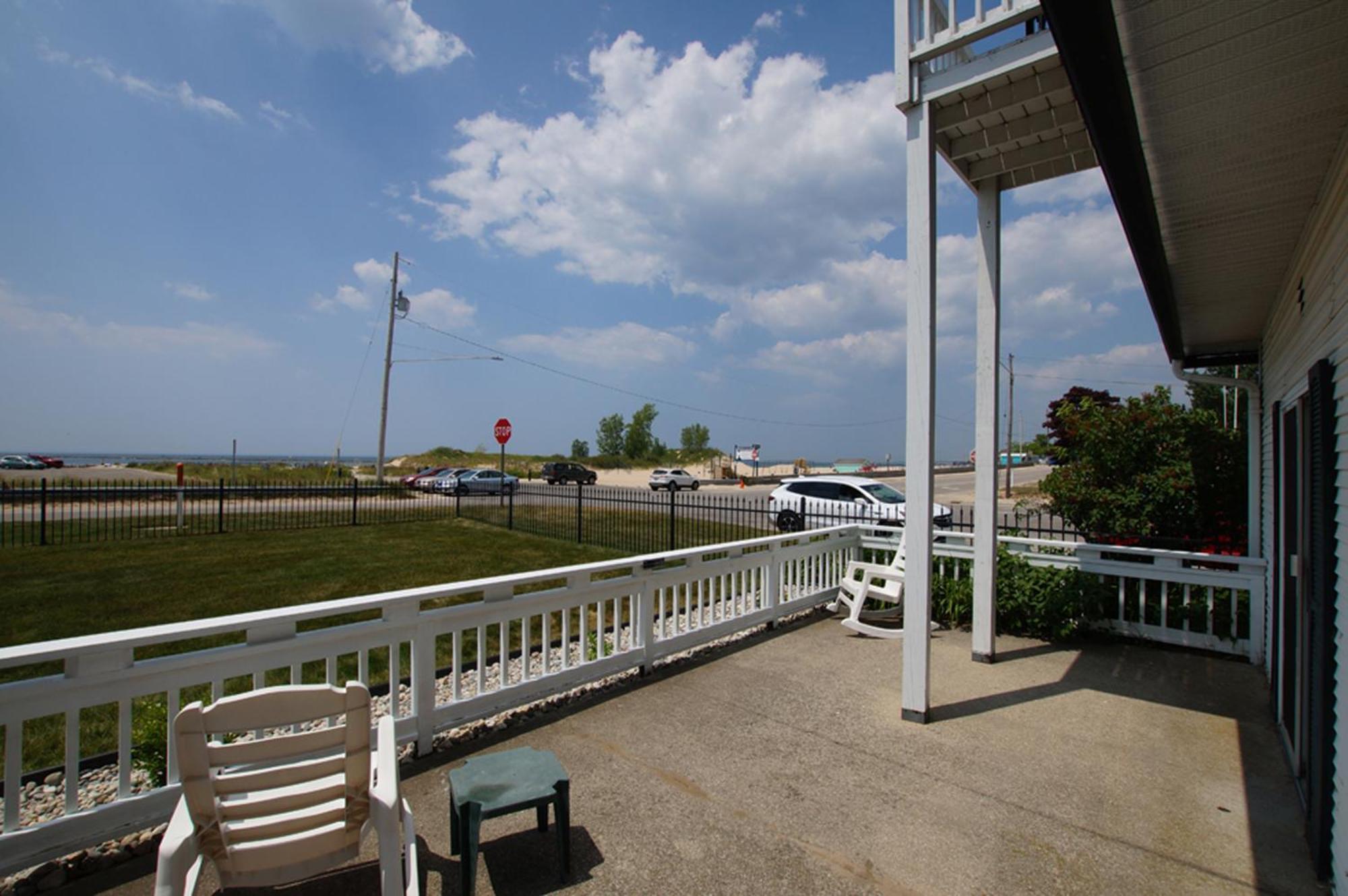 Snyders Shoreline Inn Ludington Dış mekan fotoğraf