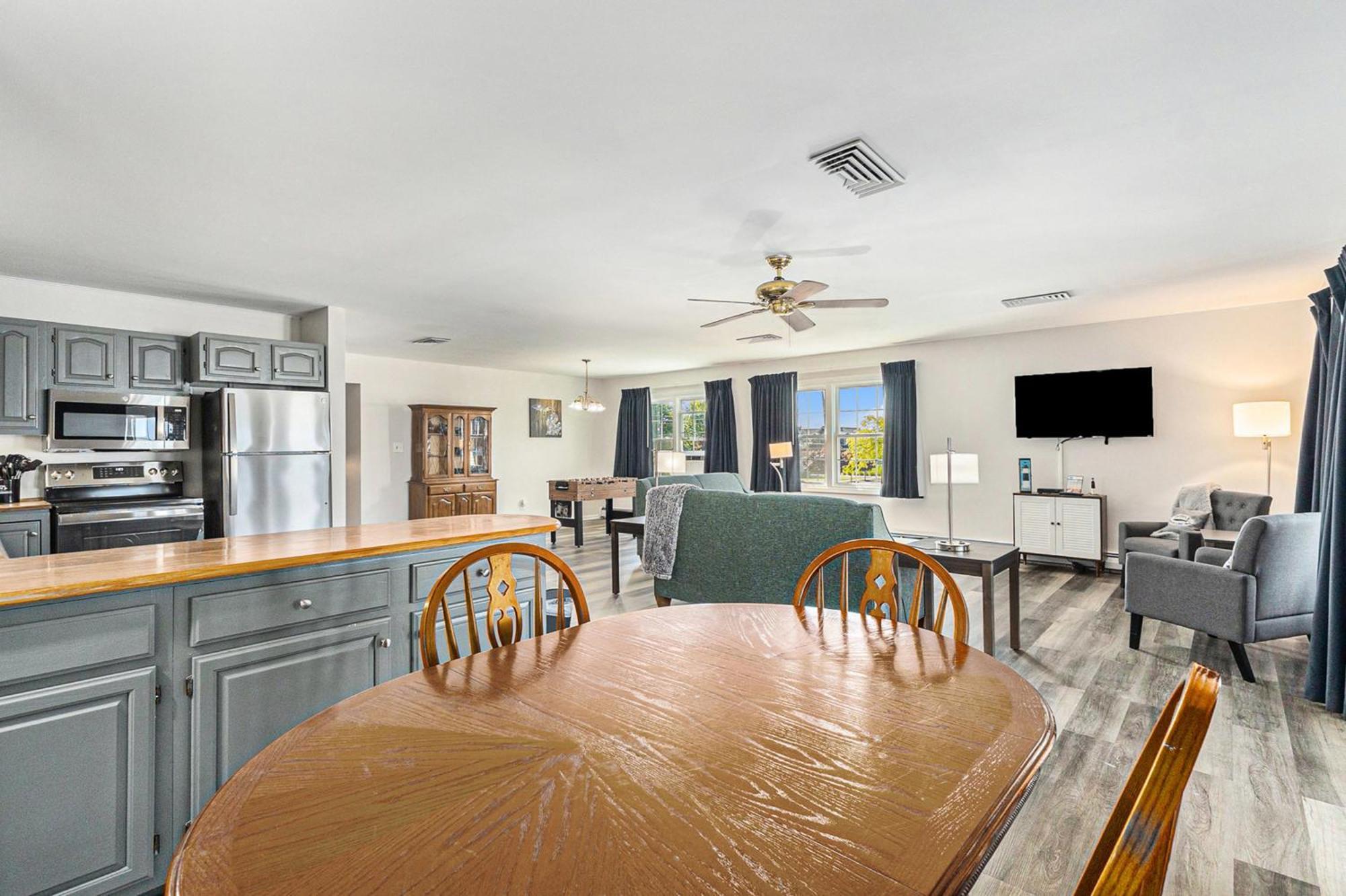 Snyders Shoreline Inn Ludington Dış mekan fotoğraf