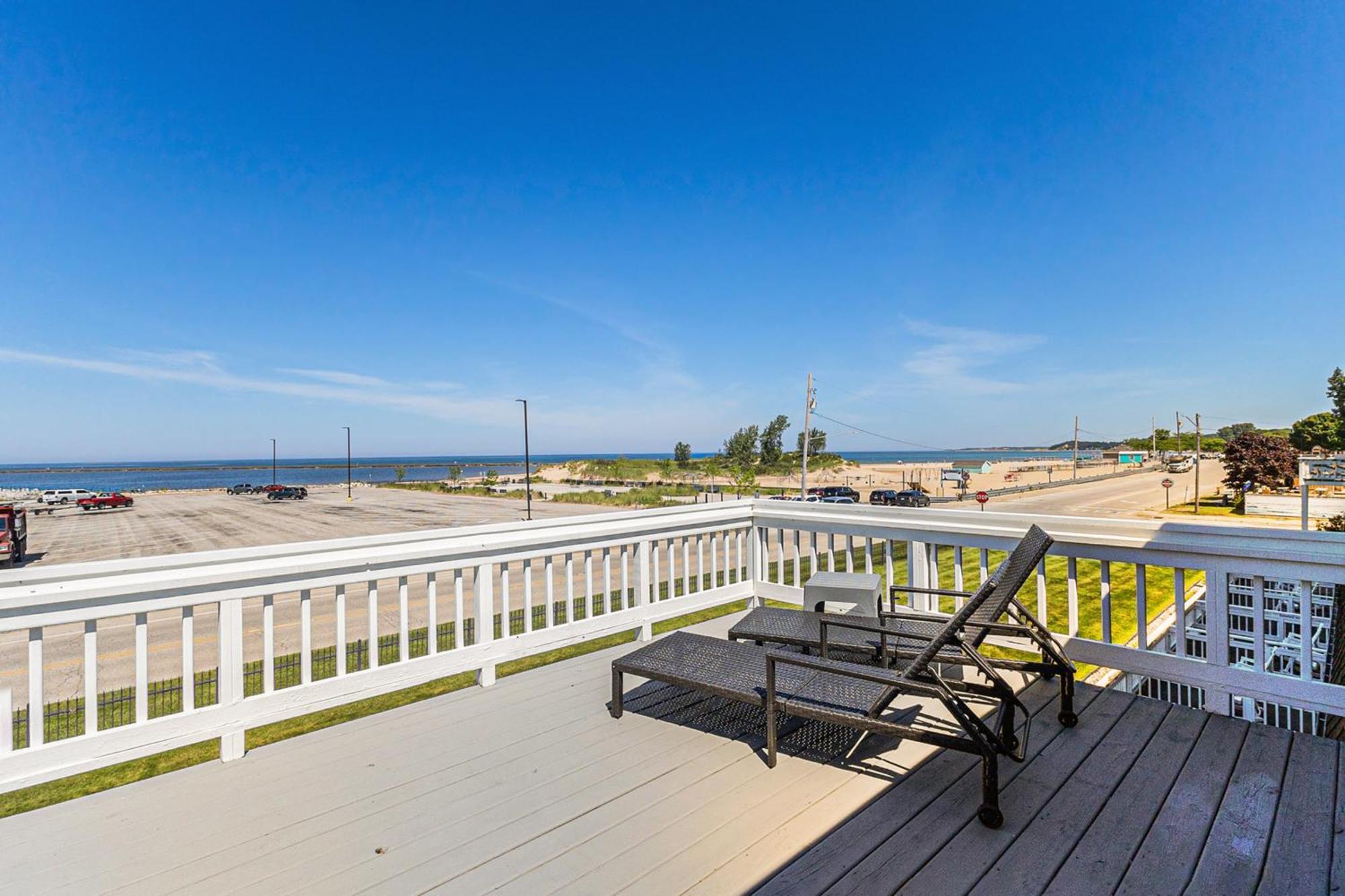 Snyders Shoreline Inn Ludington Dış mekan fotoğraf