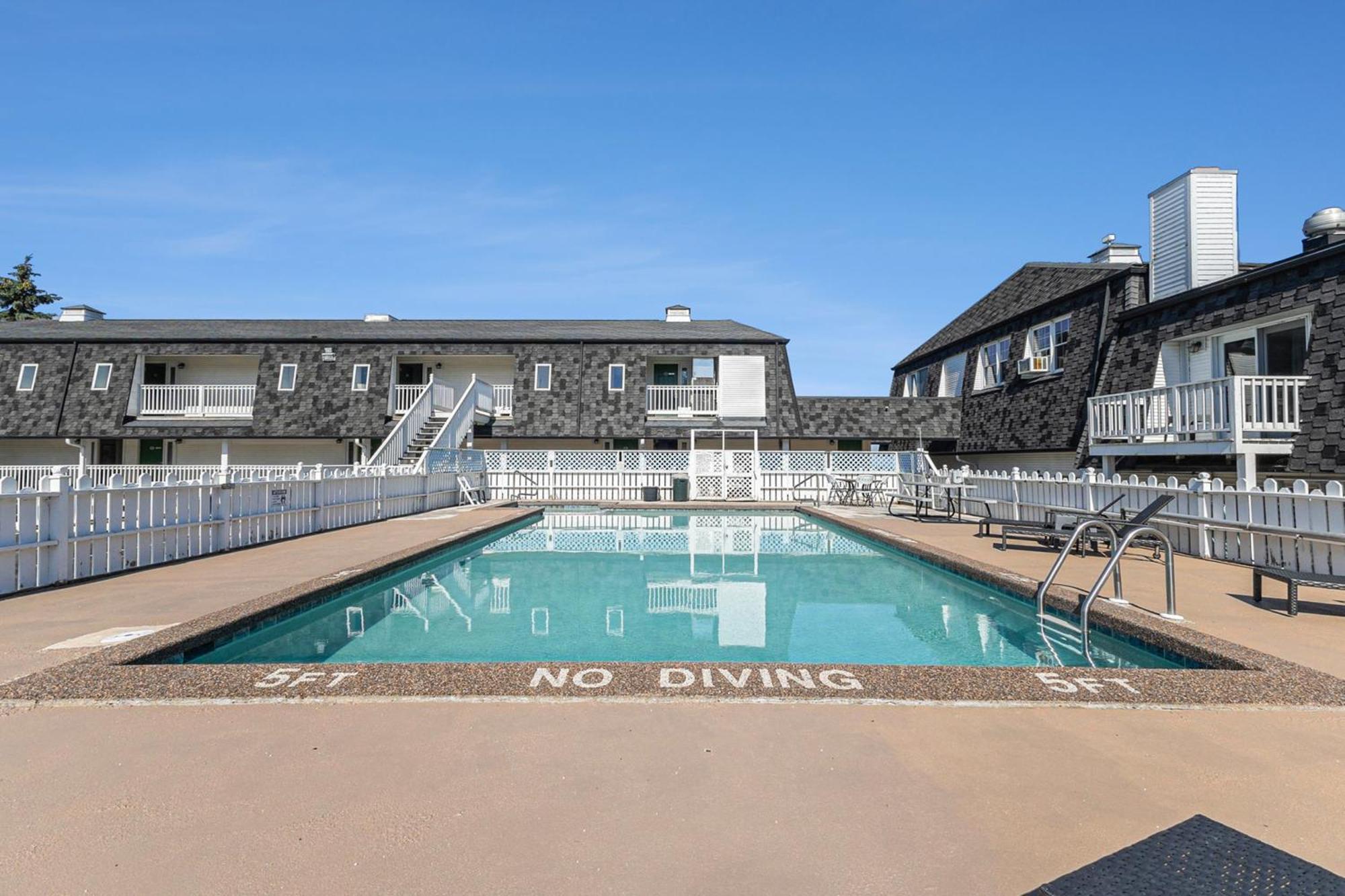 Snyders Shoreline Inn Ludington Dış mekan fotoğraf
