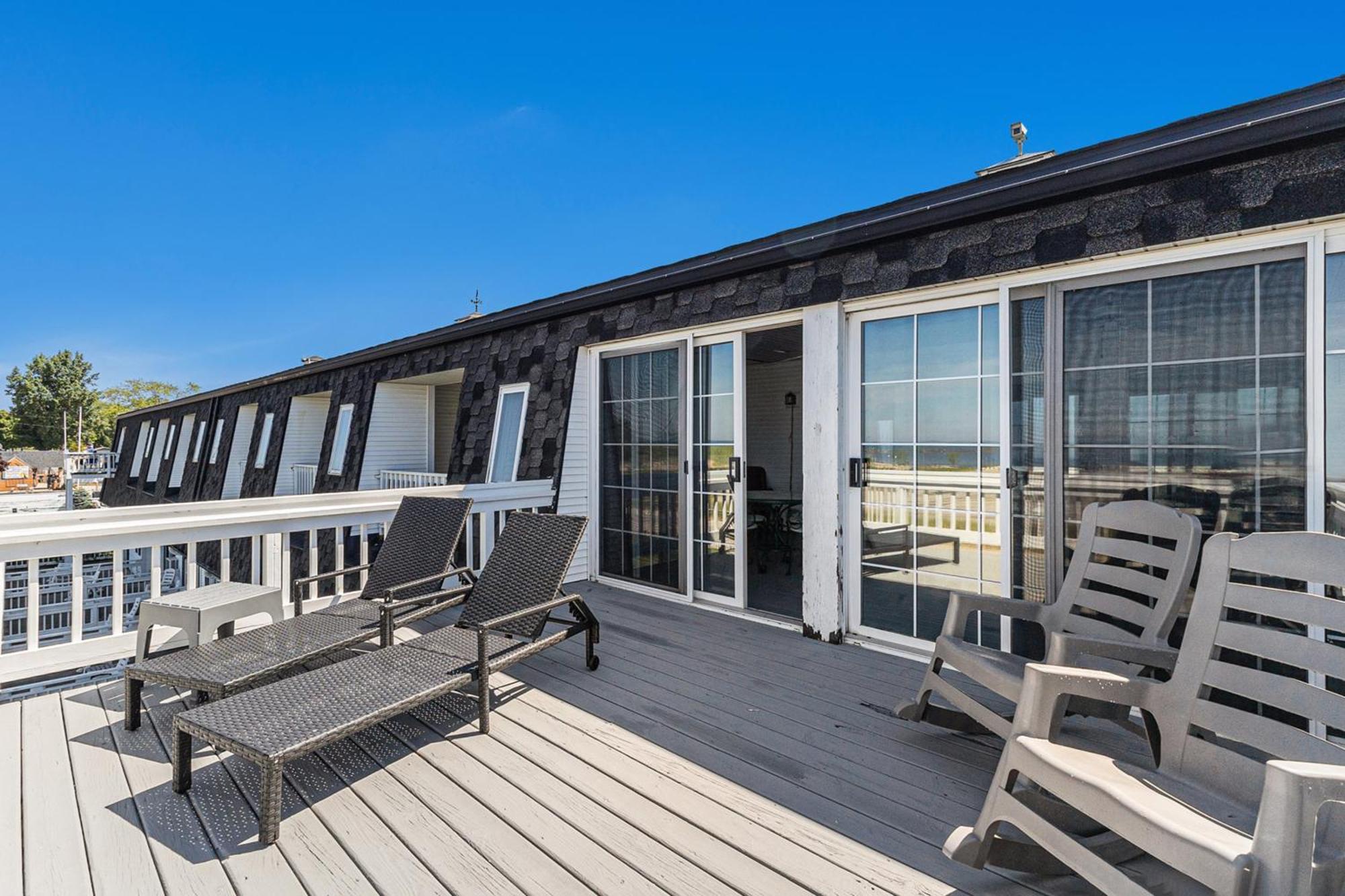 Snyders Shoreline Inn Ludington Dış mekan fotoğraf