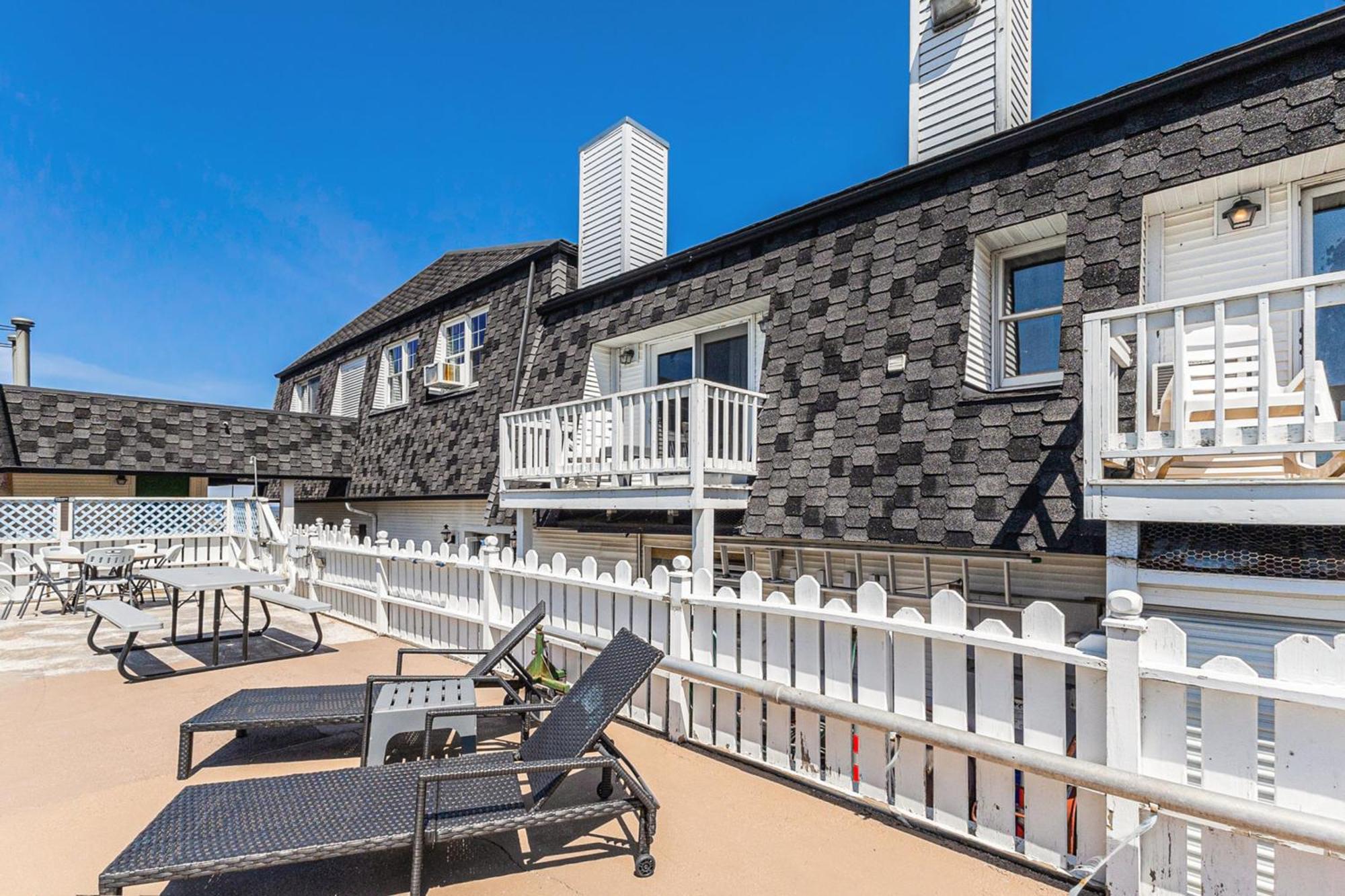 Snyders Shoreline Inn Ludington Dış mekan fotoğraf