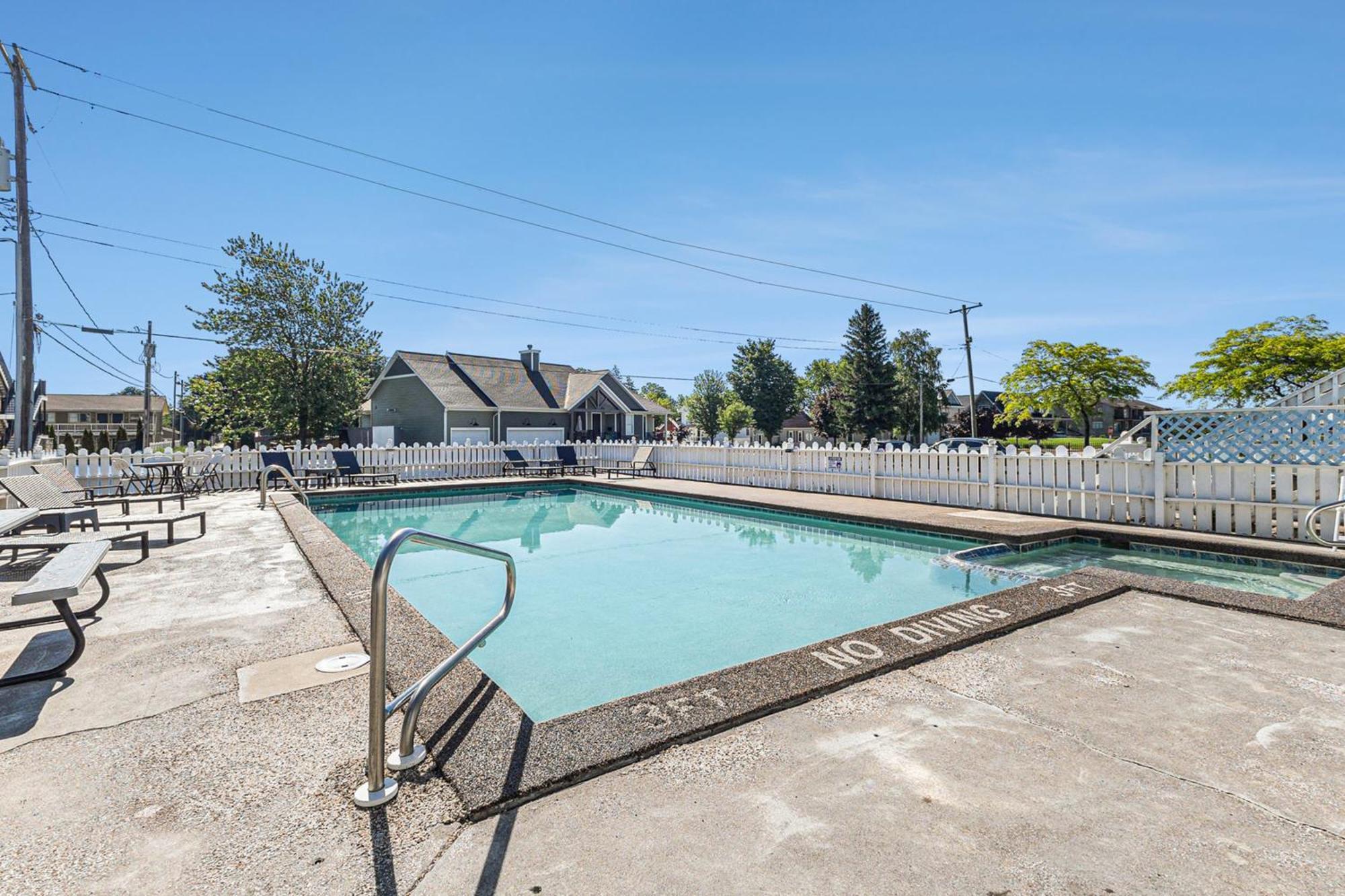 Snyders Shoreline Inn Ludington Dış mekan fotoğraf