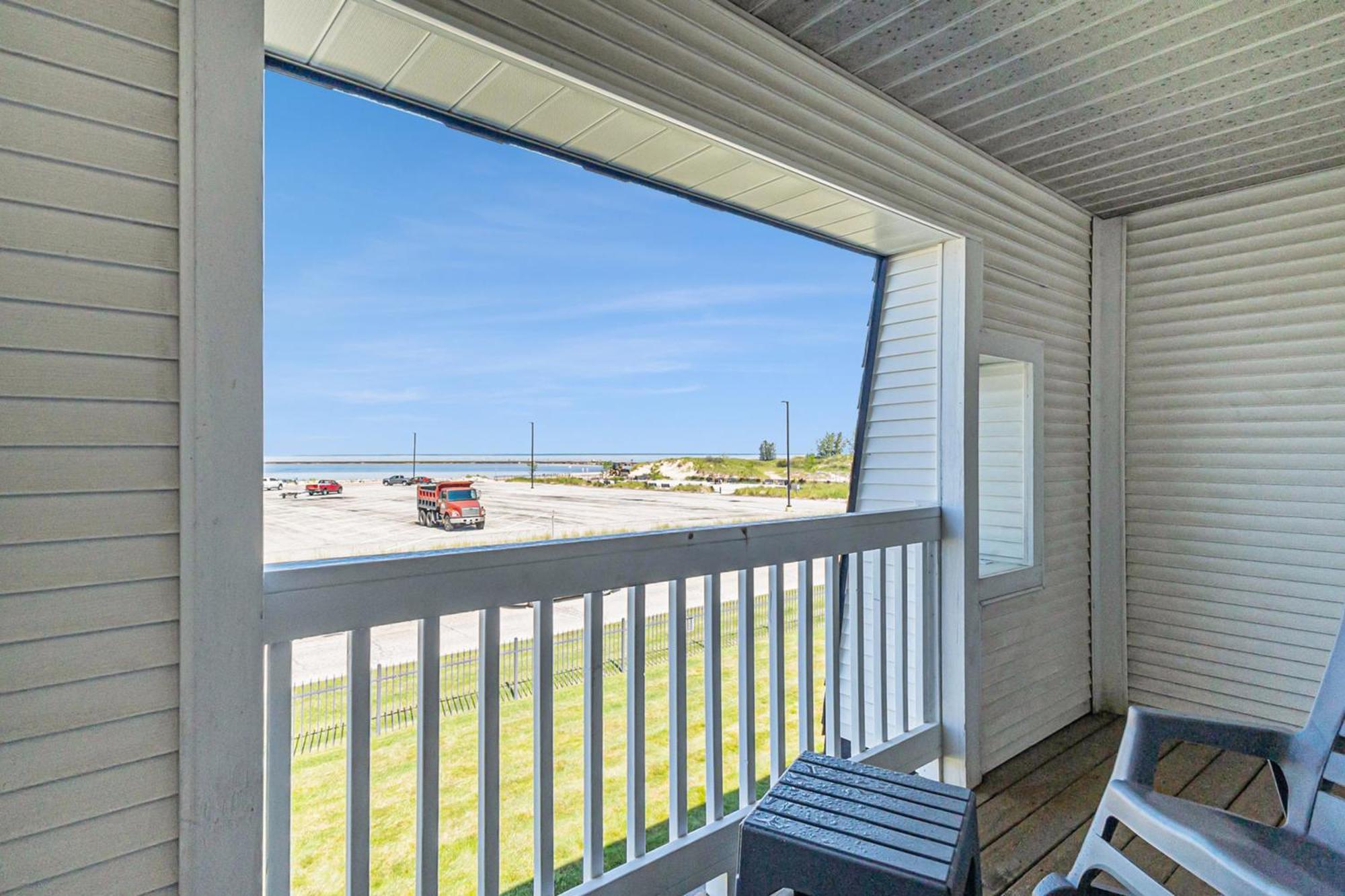 Snyders Shoreline Inn Ludington Dış mekan fotoğraf