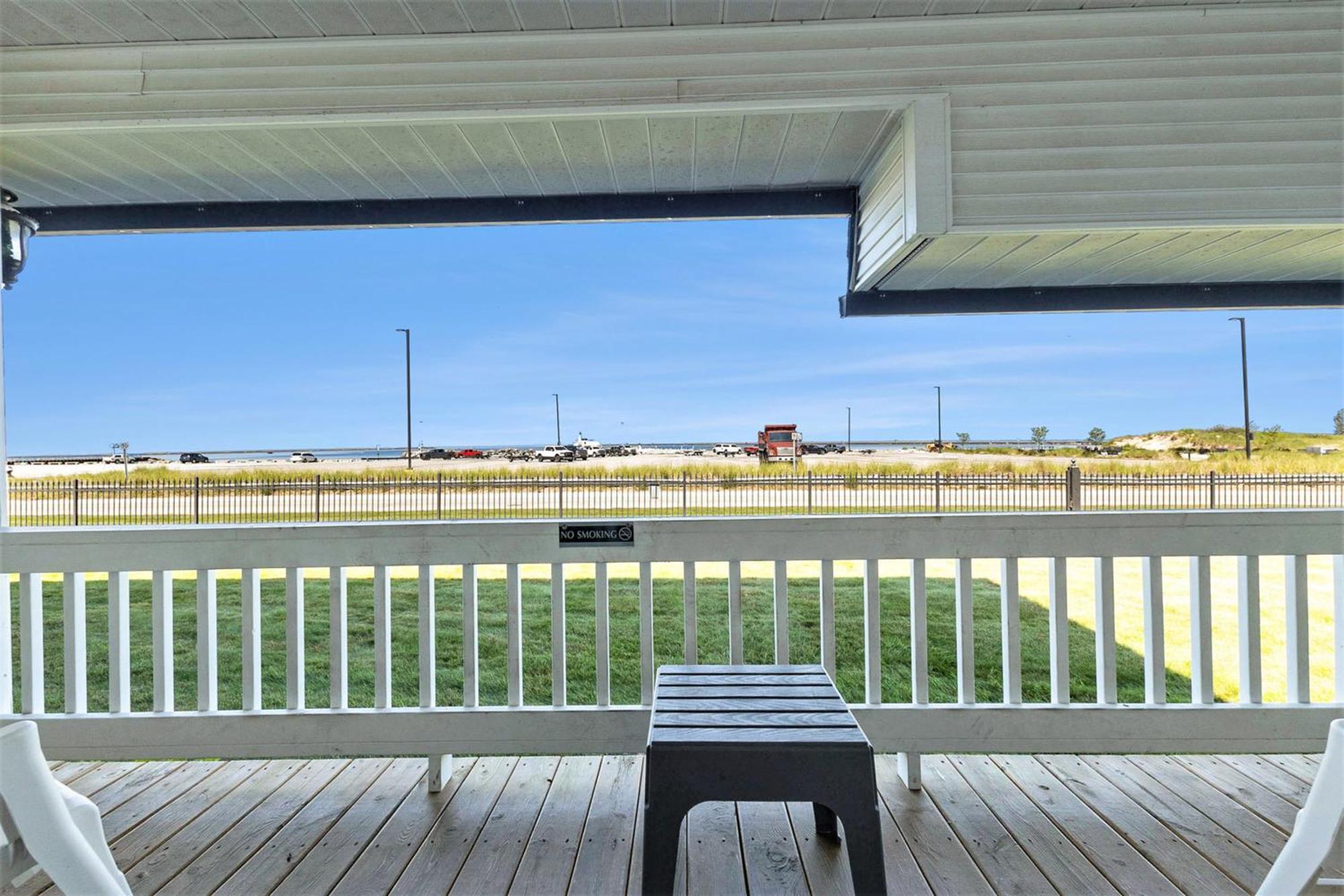 Snyders Shoreline Inn Ludington Dış mekan fotoğraf